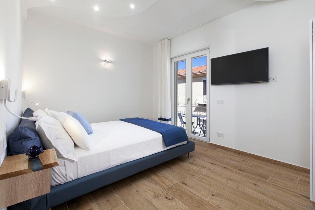 Yourhome - Lidia Rooms & Suites Соренто Екстериор снимка