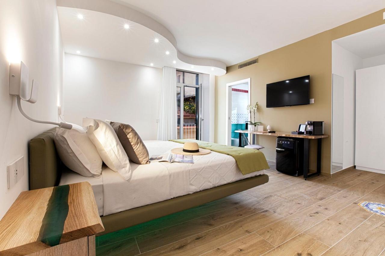 Yourhome - Lidia Rooms & Suites Соренто Екстериор снимка