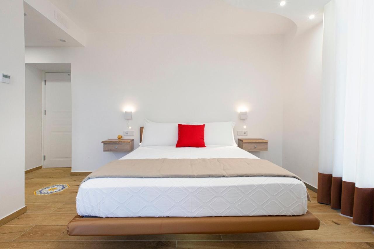 Yourhome - Lidia Rooms & Suites Соренто Екстериор снимка