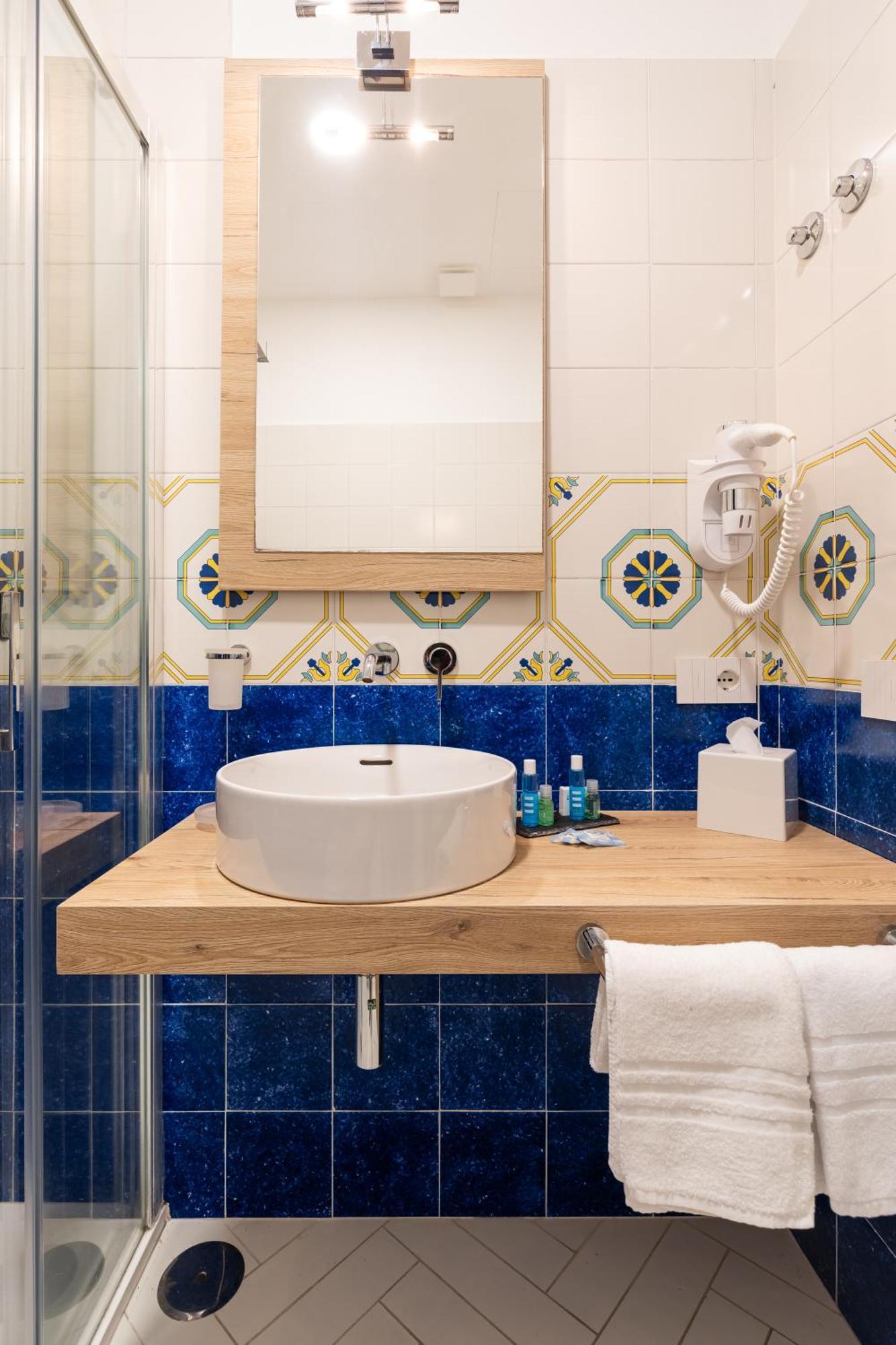 Yourhome - Lidia Rooms & Suites Соренто Екстериор снимка
