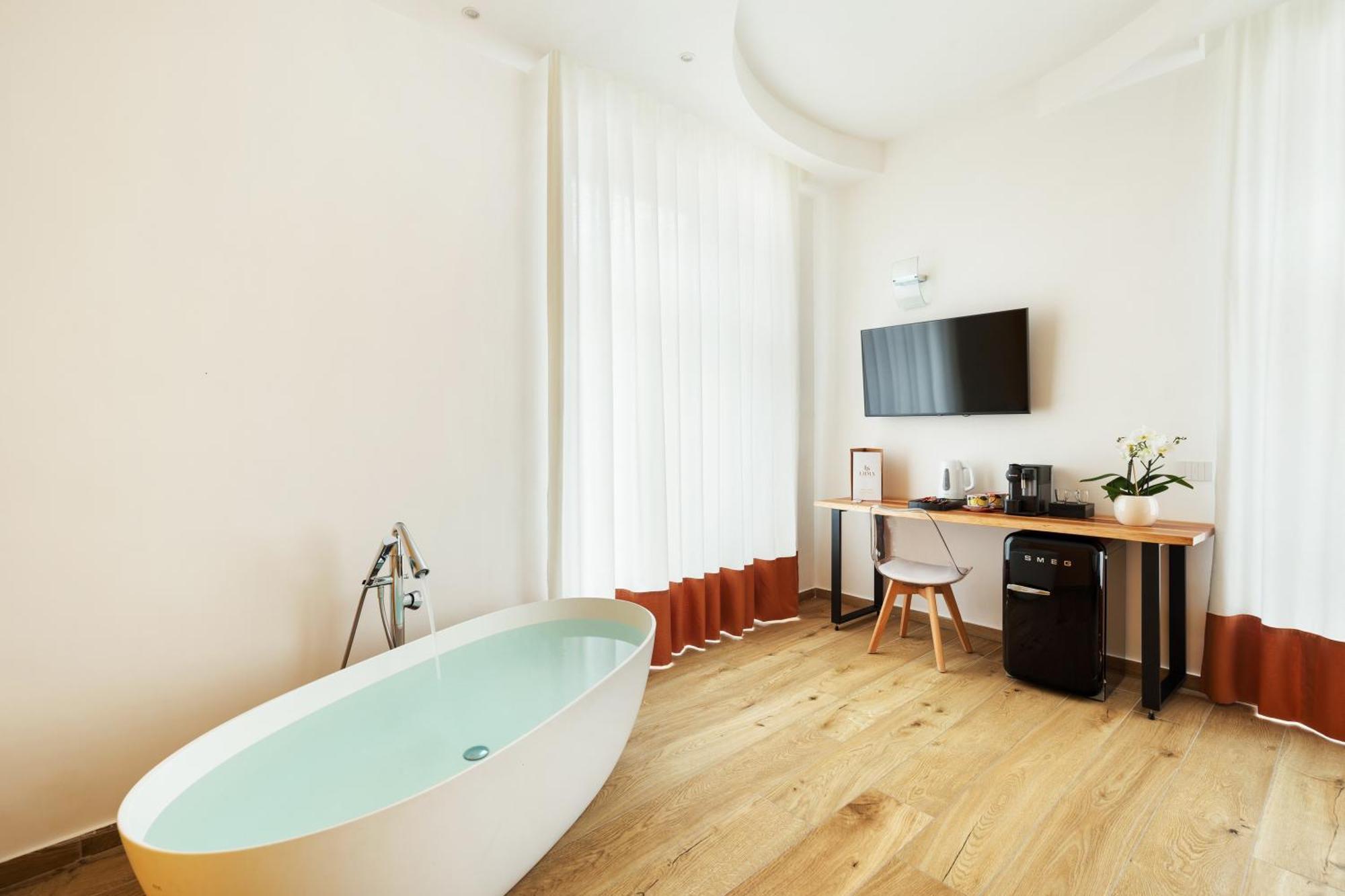 Yourhome - Lidia Rooms & Suites Соренто Екстериор снимка
