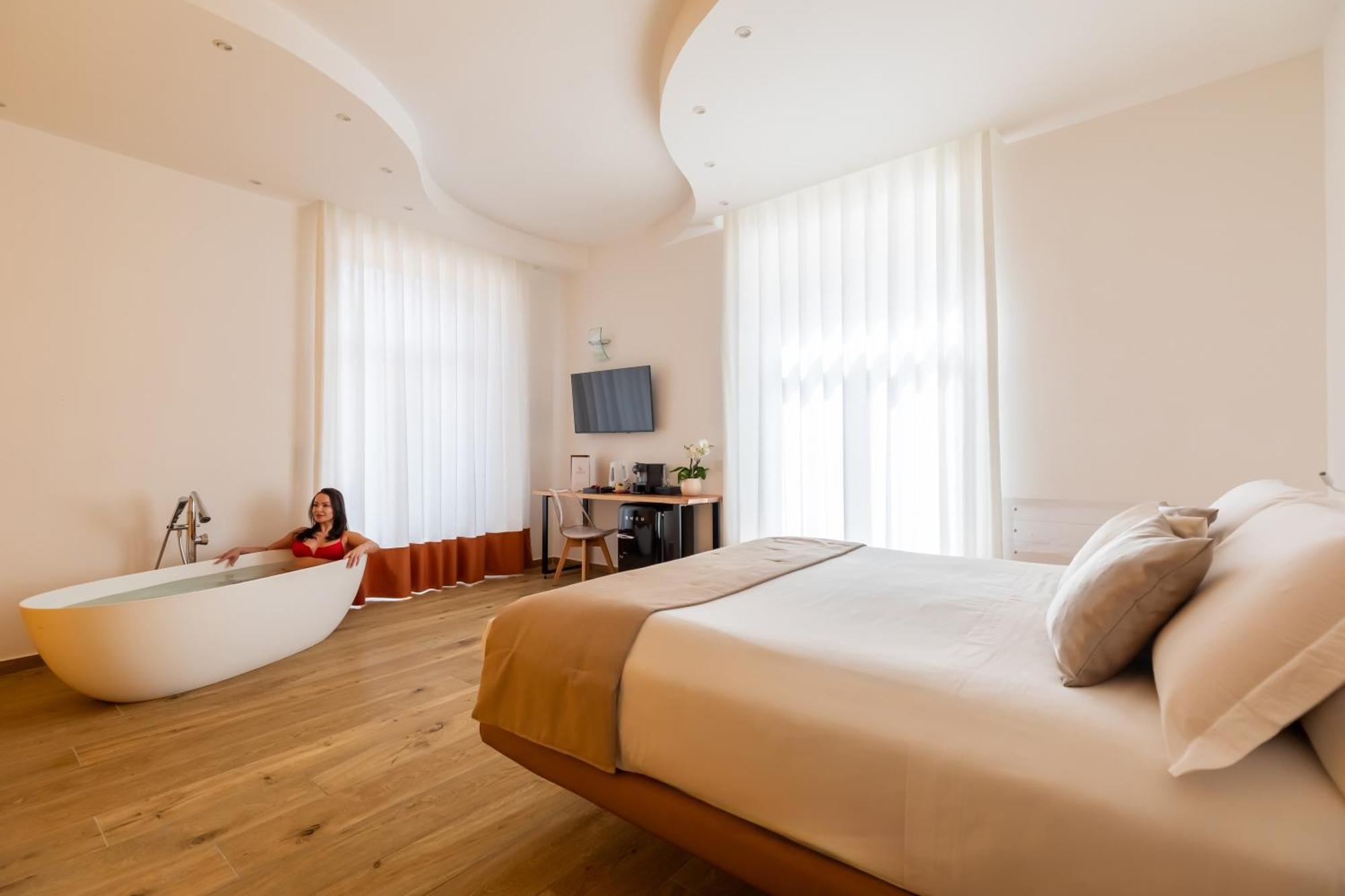 Yourhome - Lidia Rooms & Suites Соренто Екстериор снимка